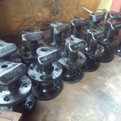 150KN T Type Cast Iron Boat Bollard Yacht Bollard Painted Bitumen For Marine Outfitting