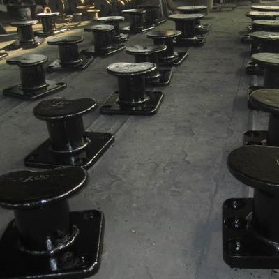 80T Small Mooring Bollards Kidney Type Cast Iron Pier Bollards Polished Ship Docking