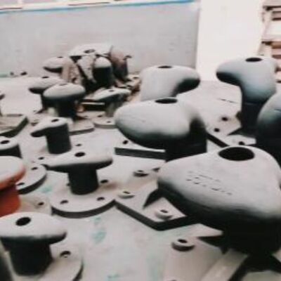 High-Strength Cast Steel Stag Horn Mooring Bollard with Double-Angled Design for 250-Ton Load Capacity