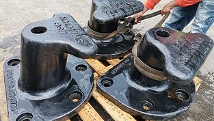 T-Head Mooring Bollard Heavy Duty Double Head Cast Steel/Cast Iron Bollard for Marine Docking 