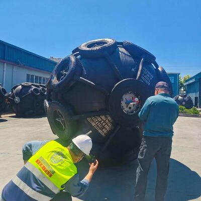 ISO-17357 Pneumatic Rubber Fender Net Type Yokohama Rubber Fender Inflatable